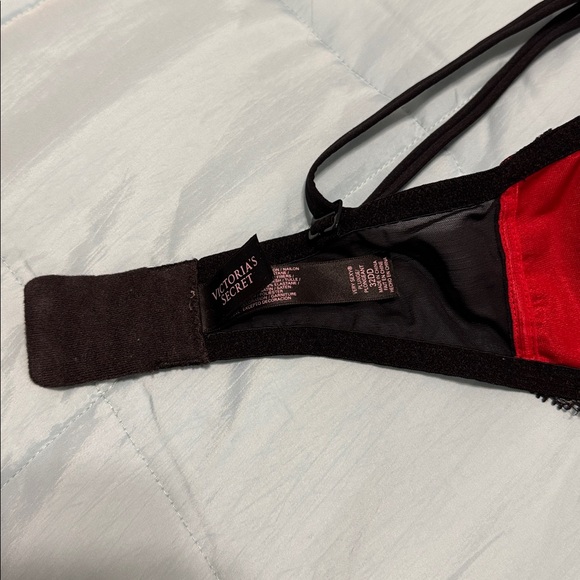 Good condition 32DD red and black lace Victoria secret push up bra! - Picture 9 of 14